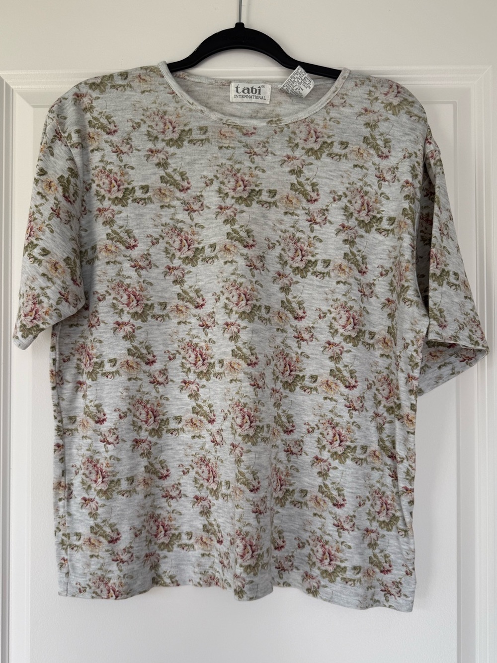 Tabi Floral Short-Sleeve Tee - Light Gray with Pink & Green Floral